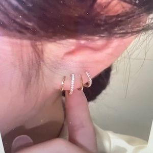 Four Claw cuff earrings